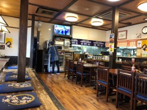 下田　とんえび　店内