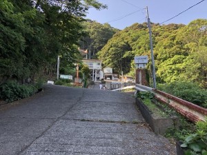 入田浜山荘　坂道