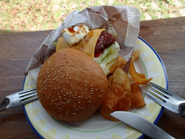 伊豆・下田の特産金目鯛を使った下田バーガー