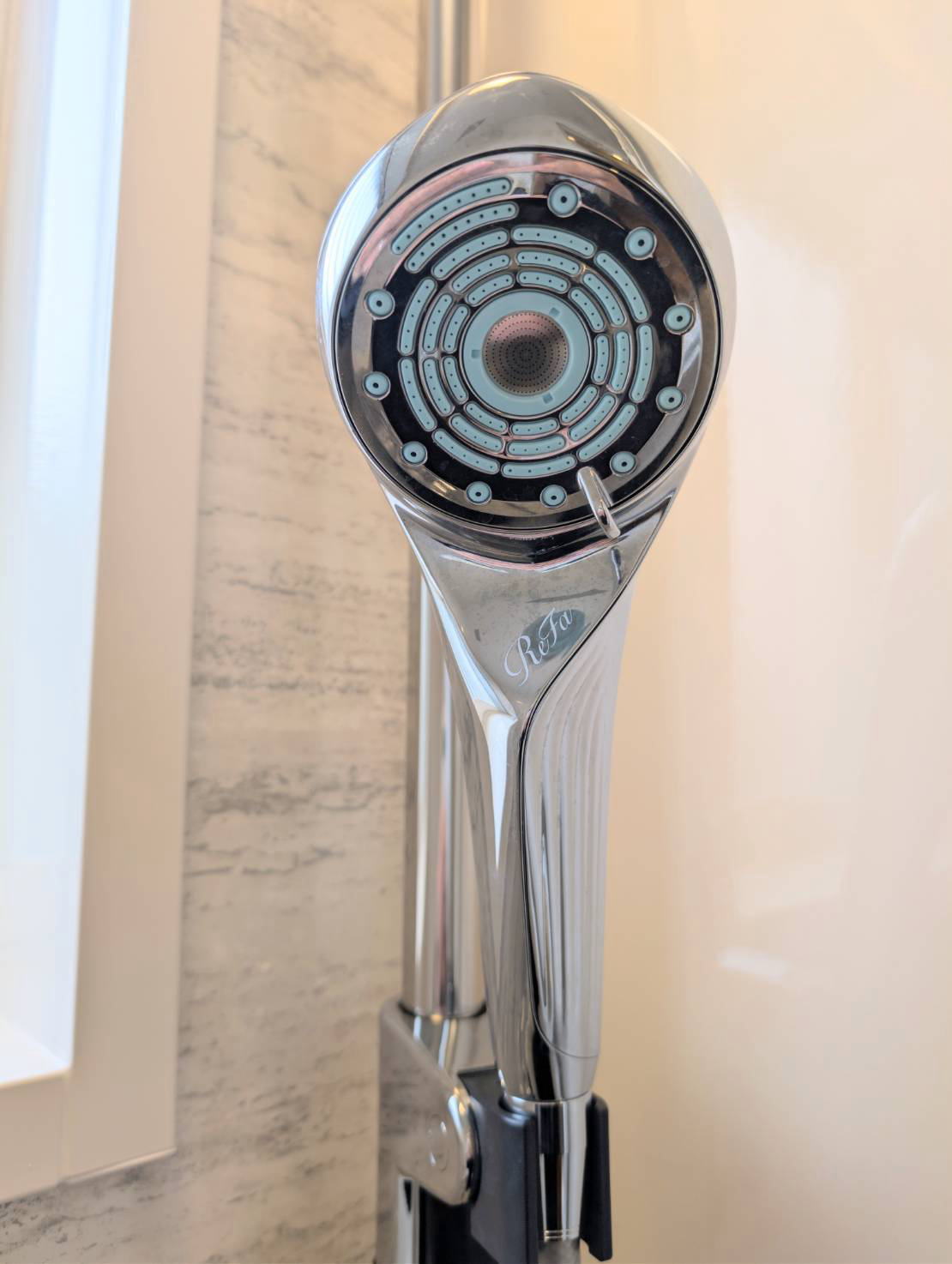 リファ　シャワーヘッド