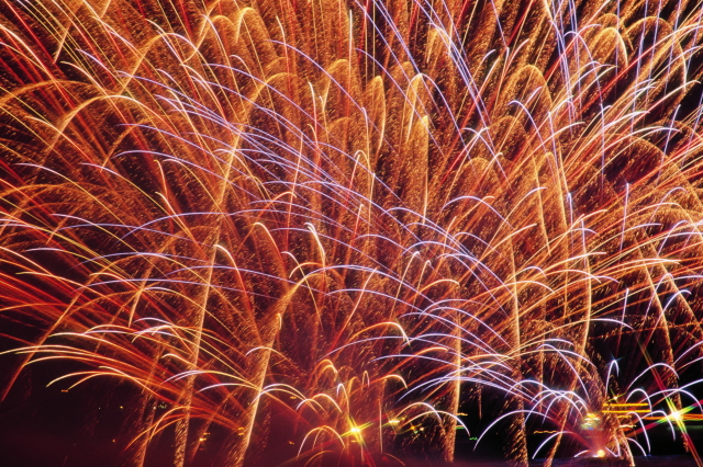toi-fireworks-01