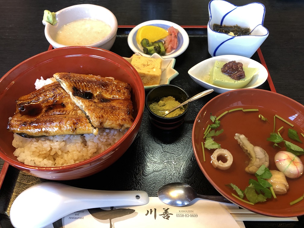 伊豆の名物「うなぎ」と「とろろ」を存分に味わる定食